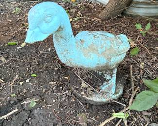 Concrete goose