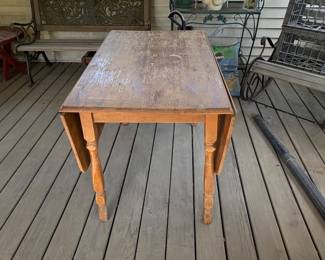 Drop leaf table