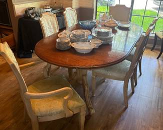 Gorgeous Dining Table & 6 Chairs
