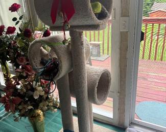 Cat tree