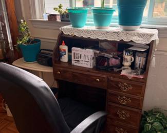 Roll away Desk and office chair