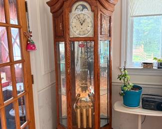 Howard miller grandfather clock 610-440