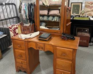 Cowboy Desk with Mirror
