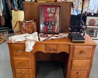 Vintage Virginia House, Maple, Covered Wagon Desk