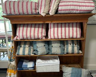 Pine Hutch Shelf and Bedding