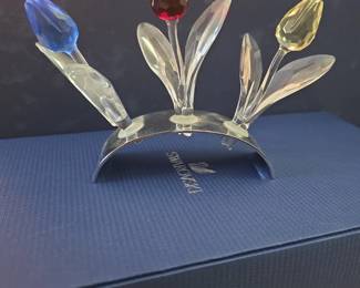This is the Swarovski SCS Tulip Trio / Renewal Gift set — blue, red, and yellow tulips with the mirrored Swarovski stand. It was an SCS member renewal gift from about 2002–2004, and each tulip is about 3.5 inches / 9 cm.