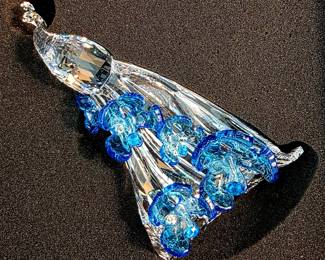 Swarovski SCS 2015 “Peacock Flower”, item 5068820, designed by Edith Mair. It was an SCS members-only piece with clear and blue crystal.