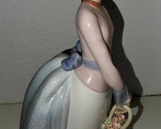 Lladró-style Spanish porcelain, a young lady with a flower basket and shawl.