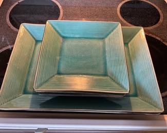 Lot #51 - $20- 2 platters/plates ( 15"x10-3/8") and 4 square plates(8"x8")