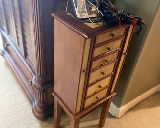 Jewelry cabinet