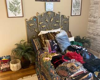 Bed, clothes