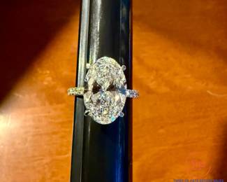 5.08ct VS1 Brilliant Oval Lab Grown Diamond Ring in 14kt IGI Certified