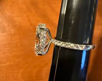 5.08ct VS1 Brilliant Oval Lab Grown Diamond Ring in 14kt IGI Certified