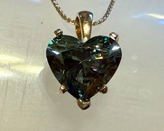 5.04ct VS1 Fancy Vivid Green Diamond Heart Necklace in 14kt Gold