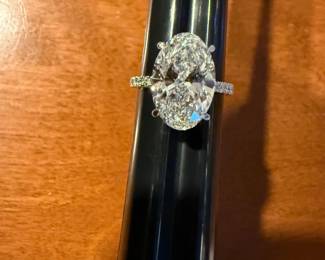 5.08ct VS1 Brilliant Oval Lab Grown Diamond Ring in 14kt IGI Certified