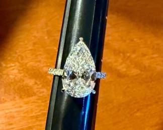 5.06ct VS1 Brilliant Pear Lab Grown Diamond Ring in 14kt IGI Certified