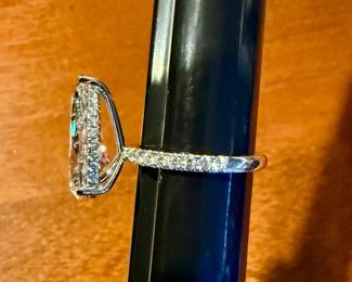 5.06ct VS1 Brilliant Pear Lab Grown Diamond Ring in 14kt IGI Certified