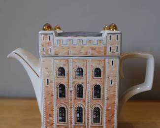This is a vintage James Sadler "The White Tower" teapot from the London Landmarks series.Brand: James Sadler.Design: Modeled after the White Tower at the Tower of London.Origin: Made in England.Capacity: Approximately 20 ounces.
