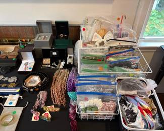 Women's jewelry and accessories