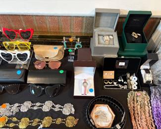 Women's jewelry and accessories