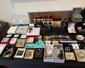 Women's jewelry and accessories