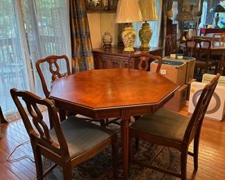 Octagonal Dining Table w/ 1 Leave & 4 Chairs