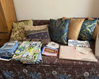 Pillows, Linens