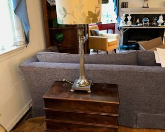 Lamp, Small Chest w/ 1 Drawer / Top Opens