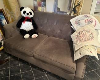 ***Available for presale*** Loveseat $175