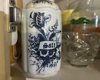 Salt cellar