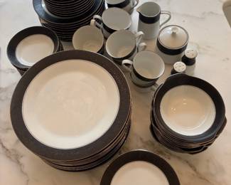 Service for 12 - Noritake - Mirano