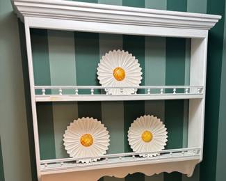 Great Wall Shelf with Daisy Plates