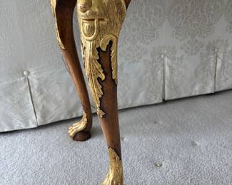 Maitland - Smith Console Table with Lions Heads, Paw Feet and Gilt Trim - detail