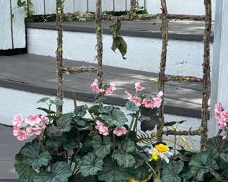Planter with Trellis
