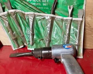 PNEUMATIC CHISEL SET
