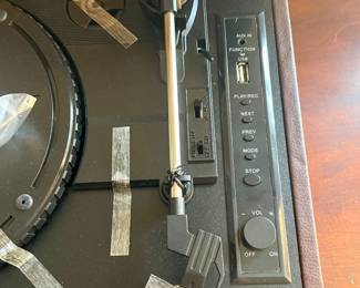 BAUHN PORTABLE USB TURNTABLE