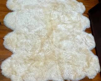 Genuine 4-Pelt 6’ x 6’Ivory Sheepskin Rug