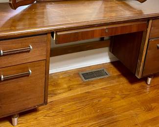 VINTAGE/ANTIQUE DESK WITH MIRROR