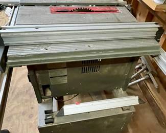 RYOBI BT3000 TABLE SAW WITH STAND/BENCH