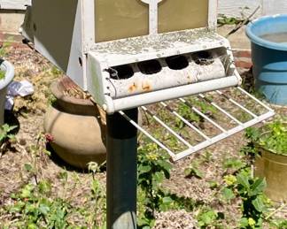 BIRD FEEDER
