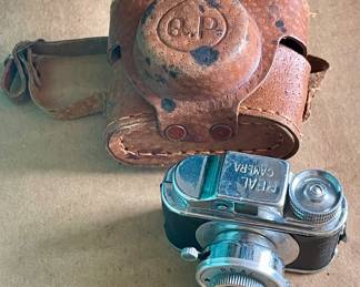 MINIATURE Q.P. CAMERA WITH LEATHER CASE