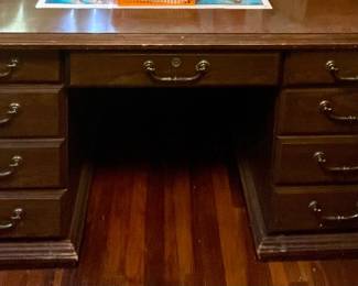 7-Drawer Desk