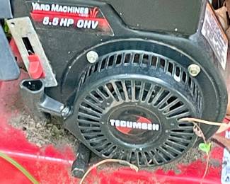 YARD MACHINES 5.5 HP WOOD CHIPPER/SHREDDER  - TECUMSEH ENGINE