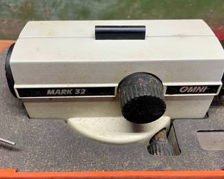 AUTO-LEVEL TRANSIT W/CASE