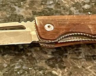 VINTAGE MOSSY OAK KNIFE