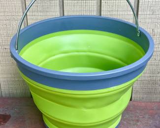 COLLAPSABLE BUCKET