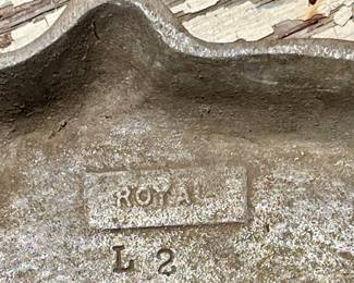 VINTAGE CAST ALUMINUM VIOLIN DECOR