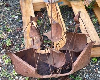 METAL/TIN TALL SHIP FIGURE
