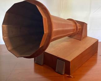 HAND-CRAFTED PHONOGRAPH BOX WITH 2-BLUETOOTH SPEAKERS