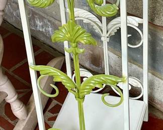 DECORATIVE METAL PLANT STAND